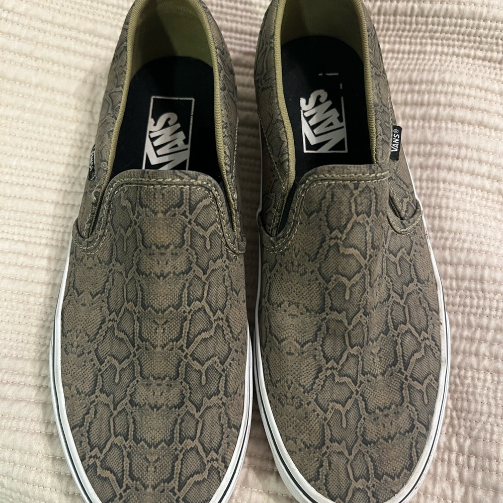 Vans women’s Snake Pattern Slip-On Sneakers -